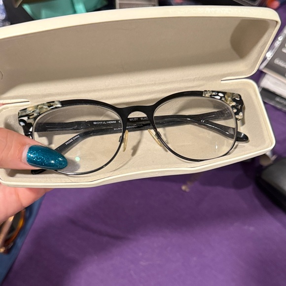 Anne Klein Ivory glasses case -EMPTY - Picture 3 of 3